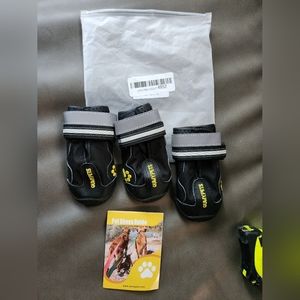 Pet shoes / dogs boots